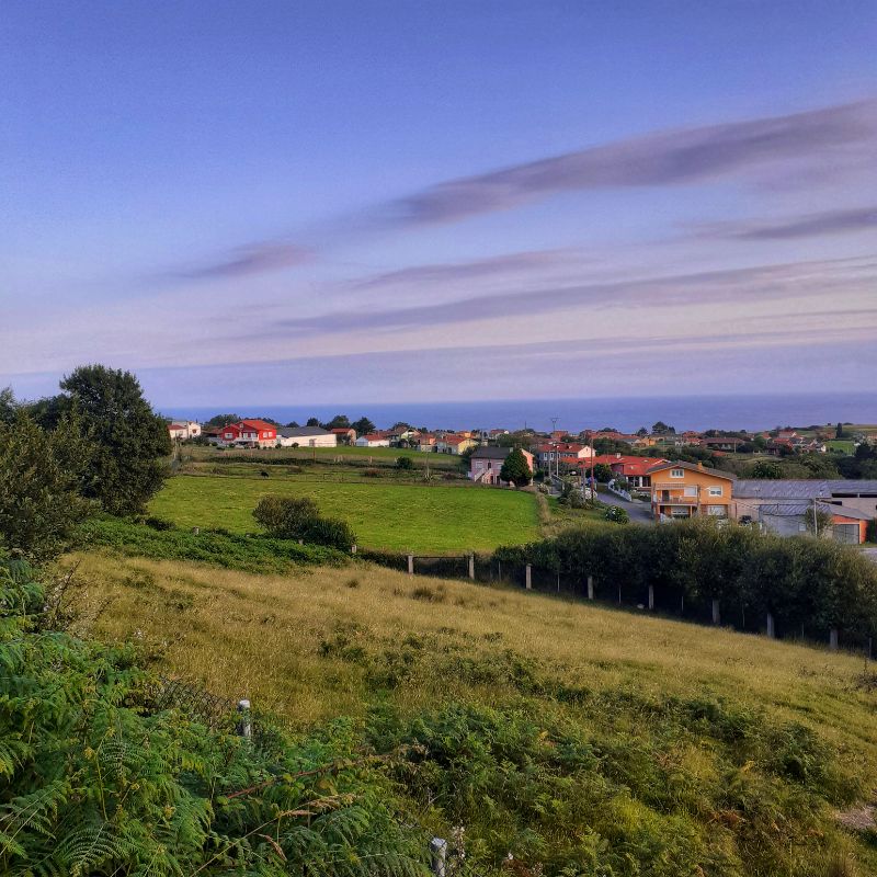 Novellana Asturias con el Cantábrico al fondo